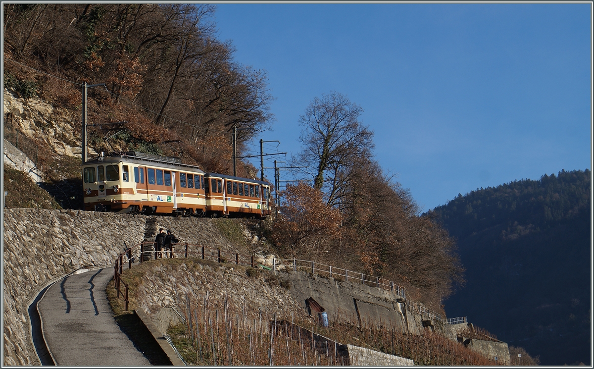 The A-L BDeh 4/4 302 over Aigle.
25.01.2016