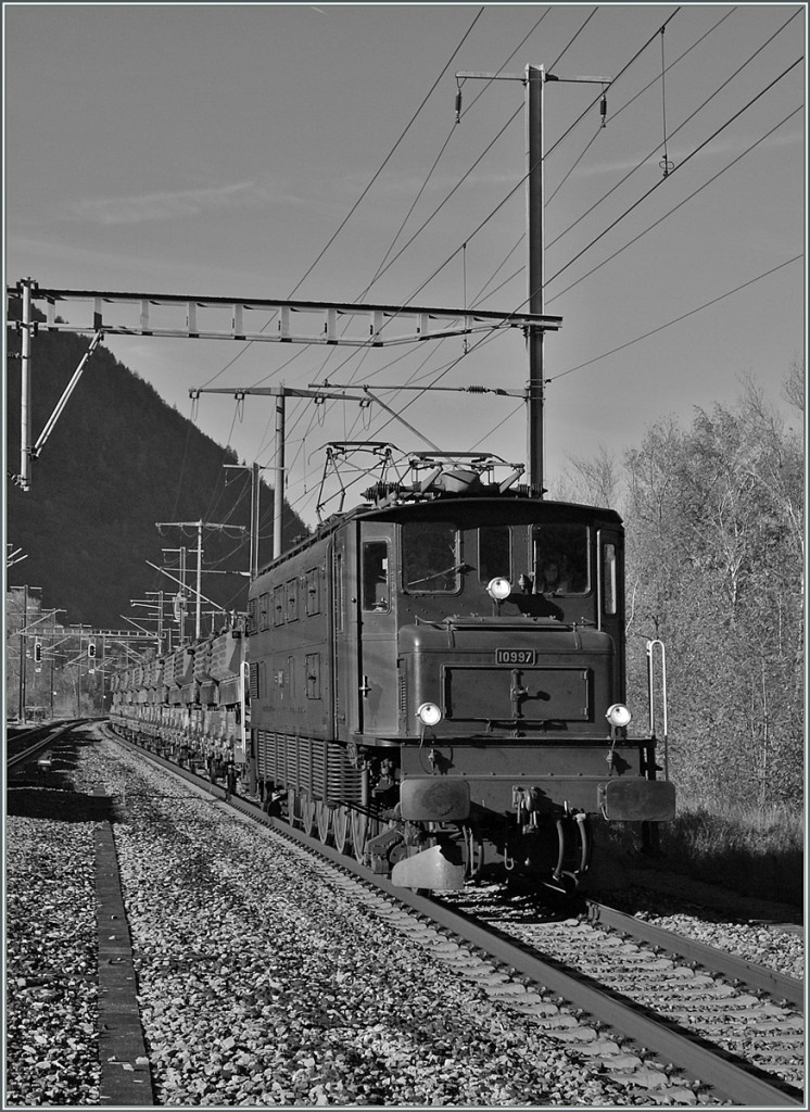 The Ae 4/7 10997 in Raron. 
7. Nov. 2013