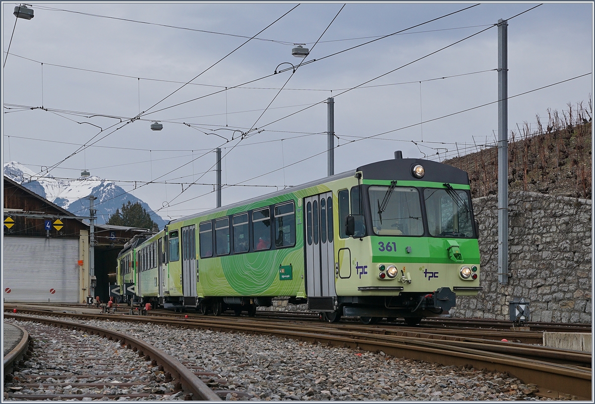 The AL BDeh 4/4 312 with his Bt 361 an 361 in the Aigle Deopt AL Station.
07.01.2018