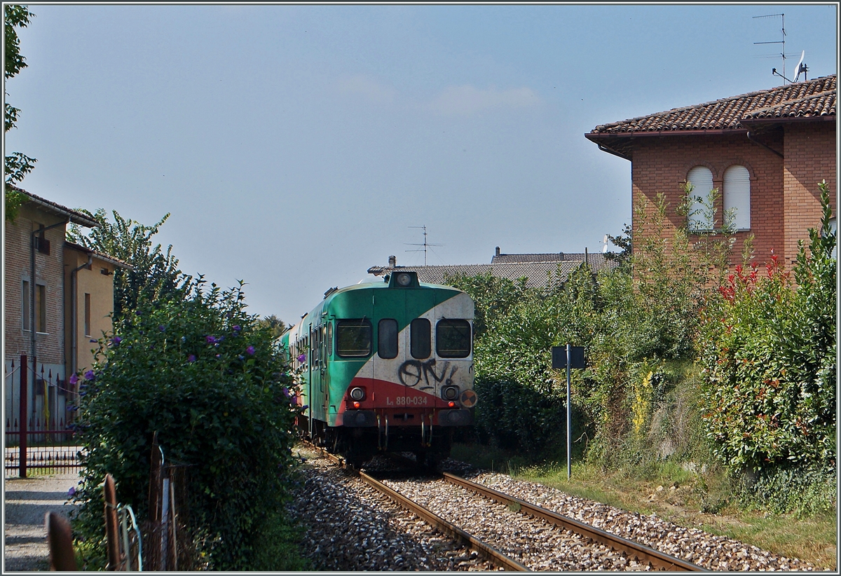 The ALn 668 014 / Ln 880 034 in Brescello on the way to Parma. 
22.09.2014