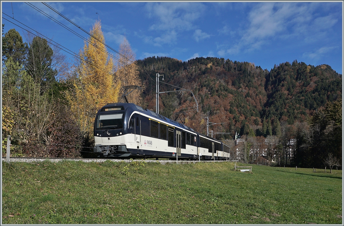 The Alpina ABe 4/4 9003 witht a local service from Zweisimmen to Montreux by Les Avants. 

13.11.202