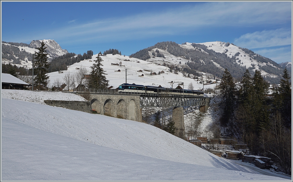 The Alpina MOB Be 4/4 9201 with a MOB local service from Zweisimmen to Montreux by Flendruz. 

03.12.2020 