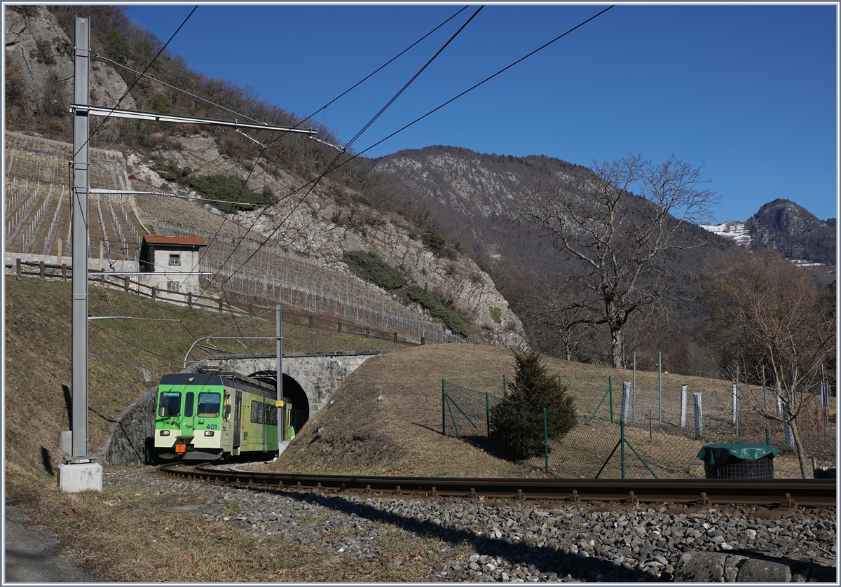 The ASD BDe 4/4 401 with Bt on the way to Les Diablerets is approching the Station Verschiez.

17.02.2019
