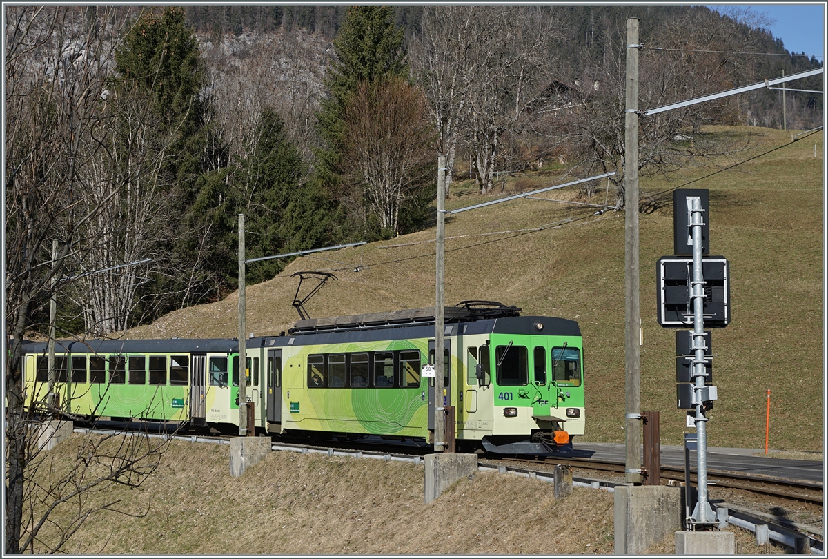 The ASD BDe 4/4 401 with his Bt (and not do see an other BDe 4/4) on the way from Les Diablerets to Aigle by Les Planches (Aigle). 

17.02.2024