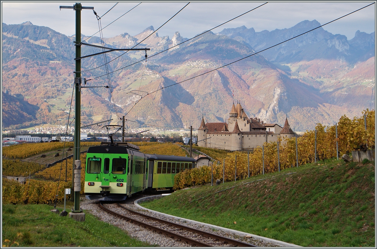 The ASD BDe 4/4 402 with his Bt on the way to Aigle near the Chastle of Aigle 
03.11.2014S