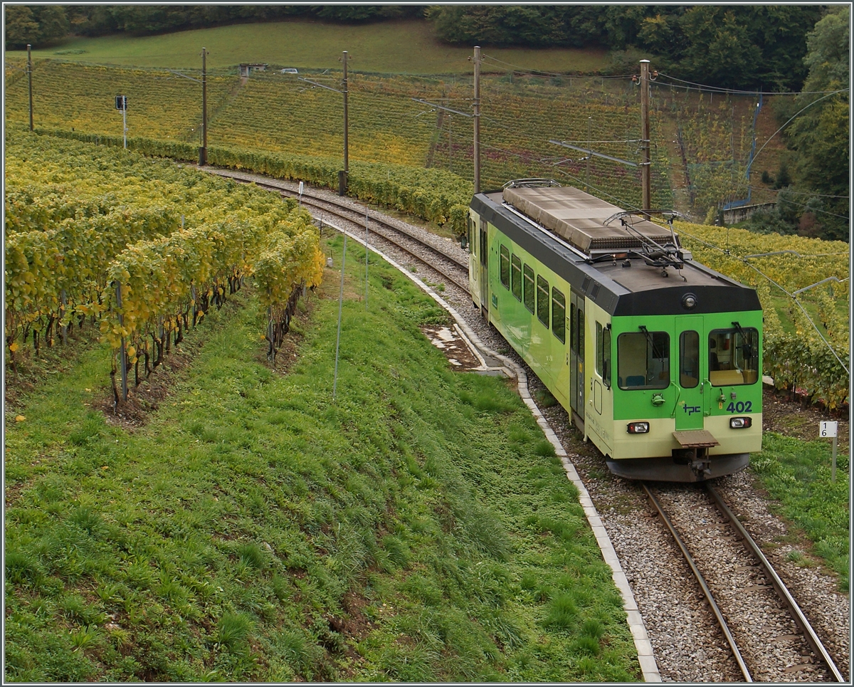 The ASD BDe 4/4 402 as local train 428 from Aigle to Les Diablertes in Aigle's Vineyards. 14.10.2015