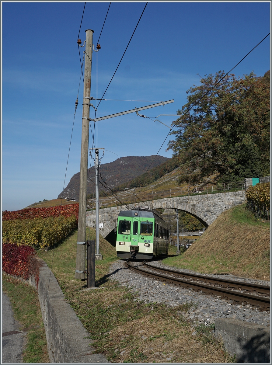 The ASD BDe 4/4 402 in the vineyard by Aigle on the way to Exergillod.

27.10.2021