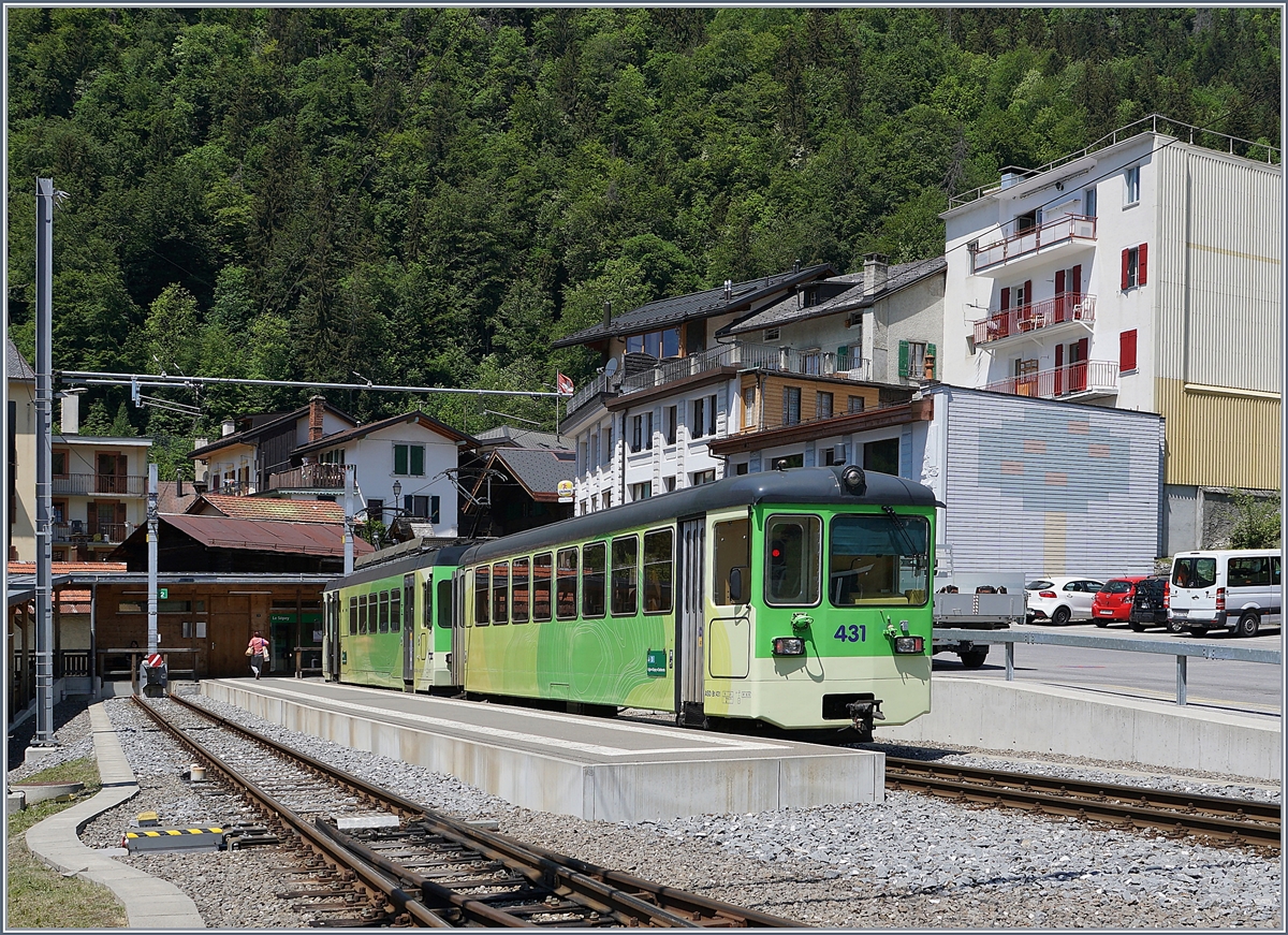 The ASD BDe 4/4 403  Ollon  and Bt 431 in Le Sepey.
29.05.2020