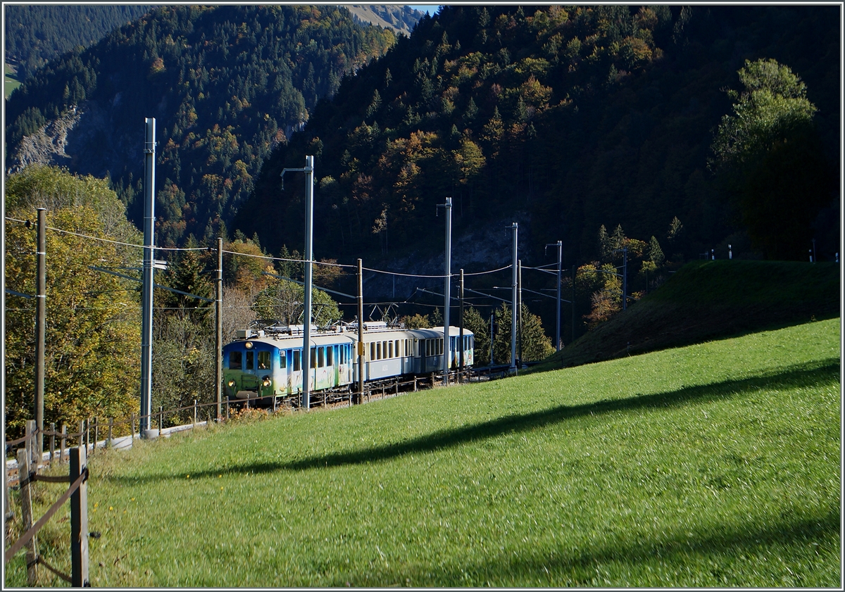 The ASD BDe 4/4 and BCF 4/4 with a special train near Les Planches. 
18.10.2014