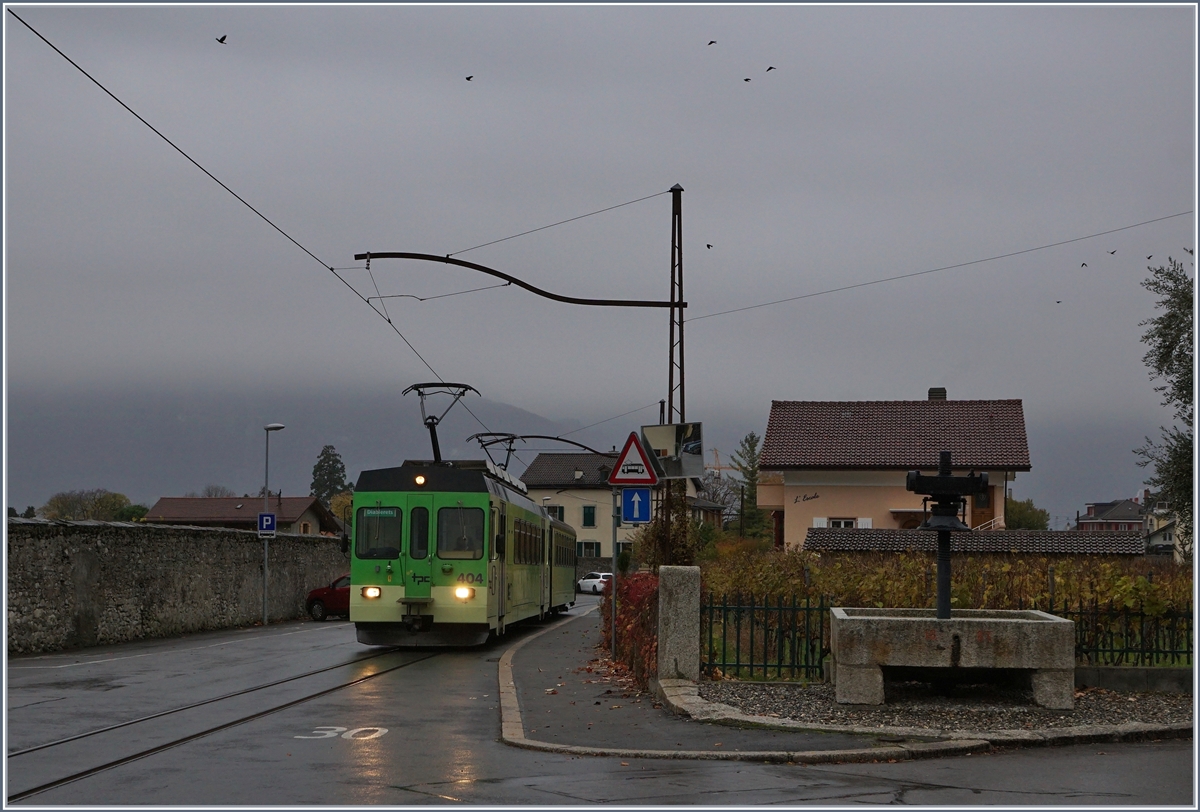 The ASD Be 4/4 404 with his Bt 431 (ex BLT) in Aigle on the way to Les Diablerets. 

17.11.2019