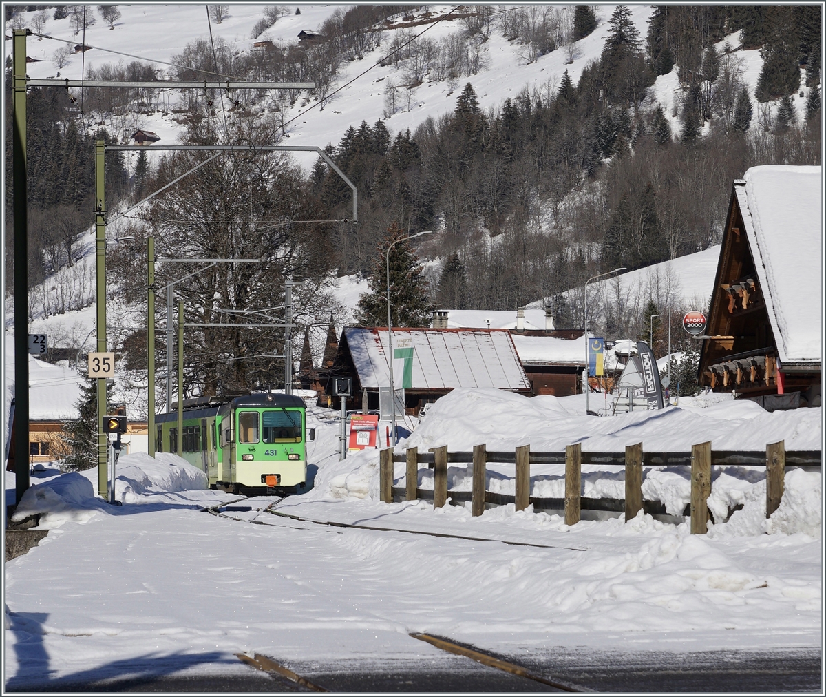 The ASD Bt 431 and BDe 4/4 404 is arriving at the les Diablerets Station. 

08.02.2021