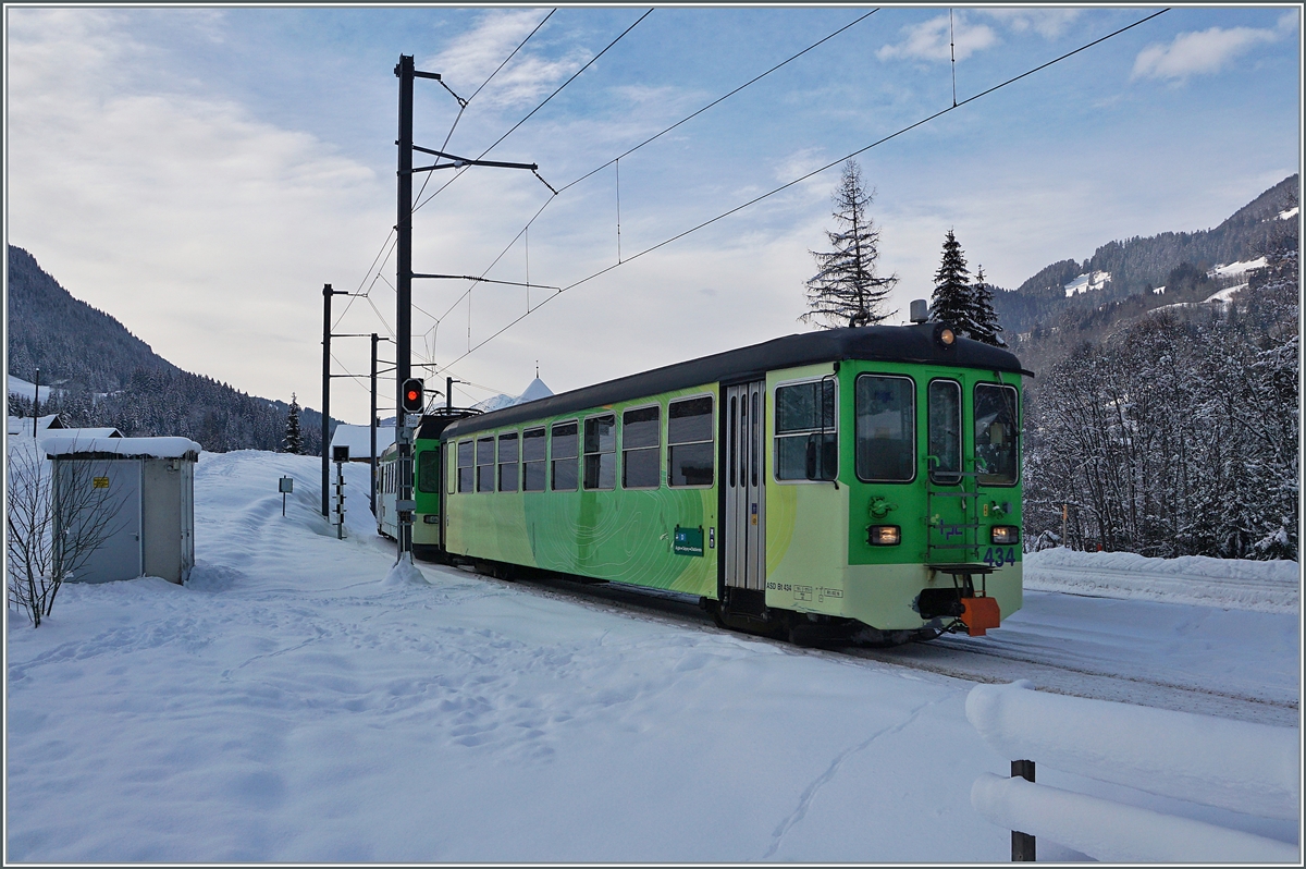 The ASD Bt 434 and the BDe 4/4 403 by Vers l'Eglise on the way to Les Diablerets.

04.01.2021