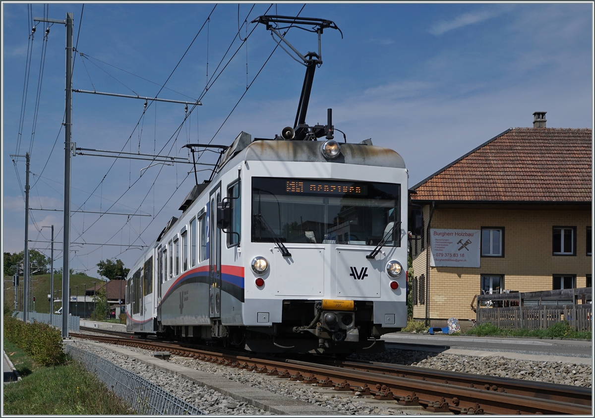 The AV (ex WSB ex AAR) Be 4/4 17 on the way to Menziken in Zetzwil. 

26.08.2022