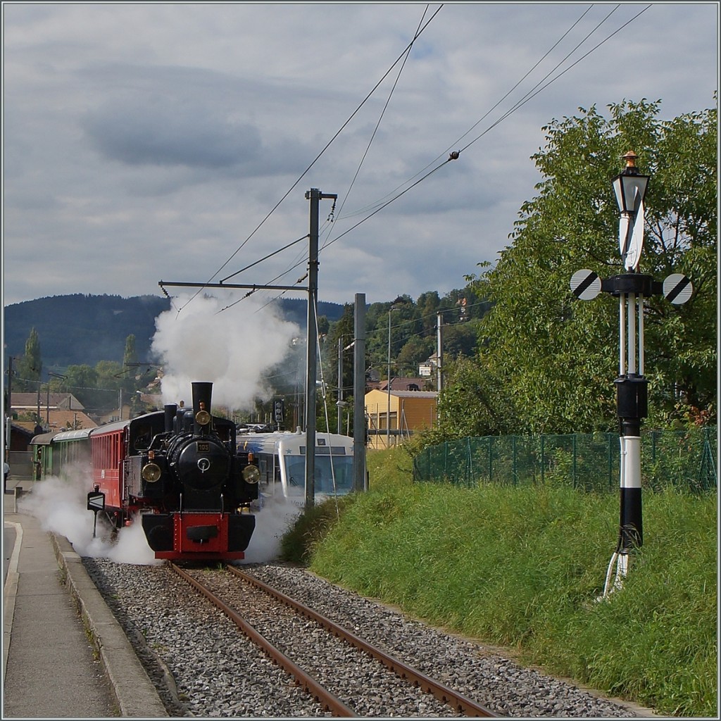 The B-C G 2x 2/2 105 is leaving Blonay.
16.08.2014