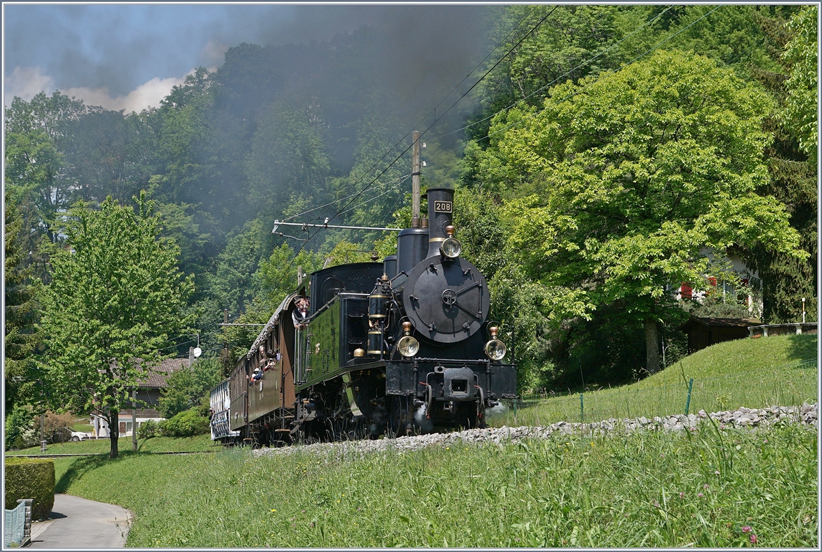 The  Ballenberg Dampfbahn  G 3/4 208 on the way to Chaulin near Blonay. 

20. Mai 2018 