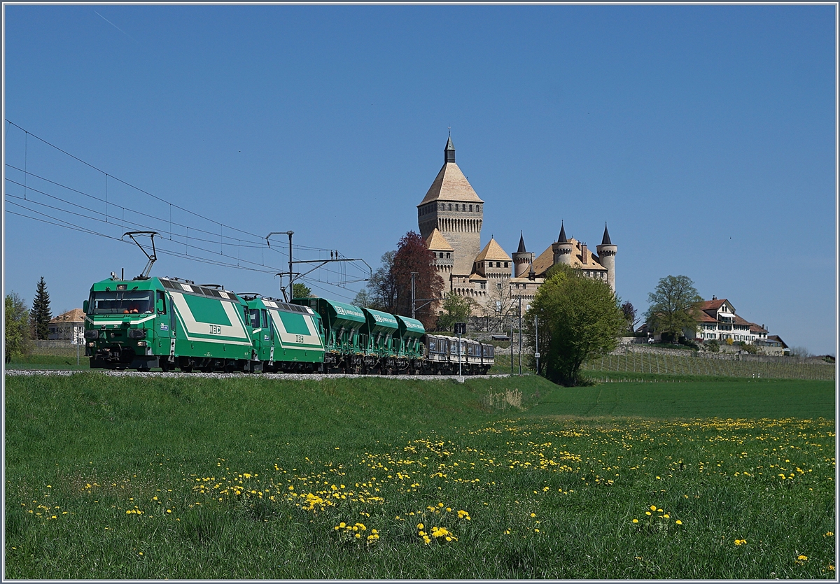 The BAM Ge 4/4 21 and 22 with his Cargo Train to Gland von the way to Morges by the Castle of Vufflens. 
19.04.2018
