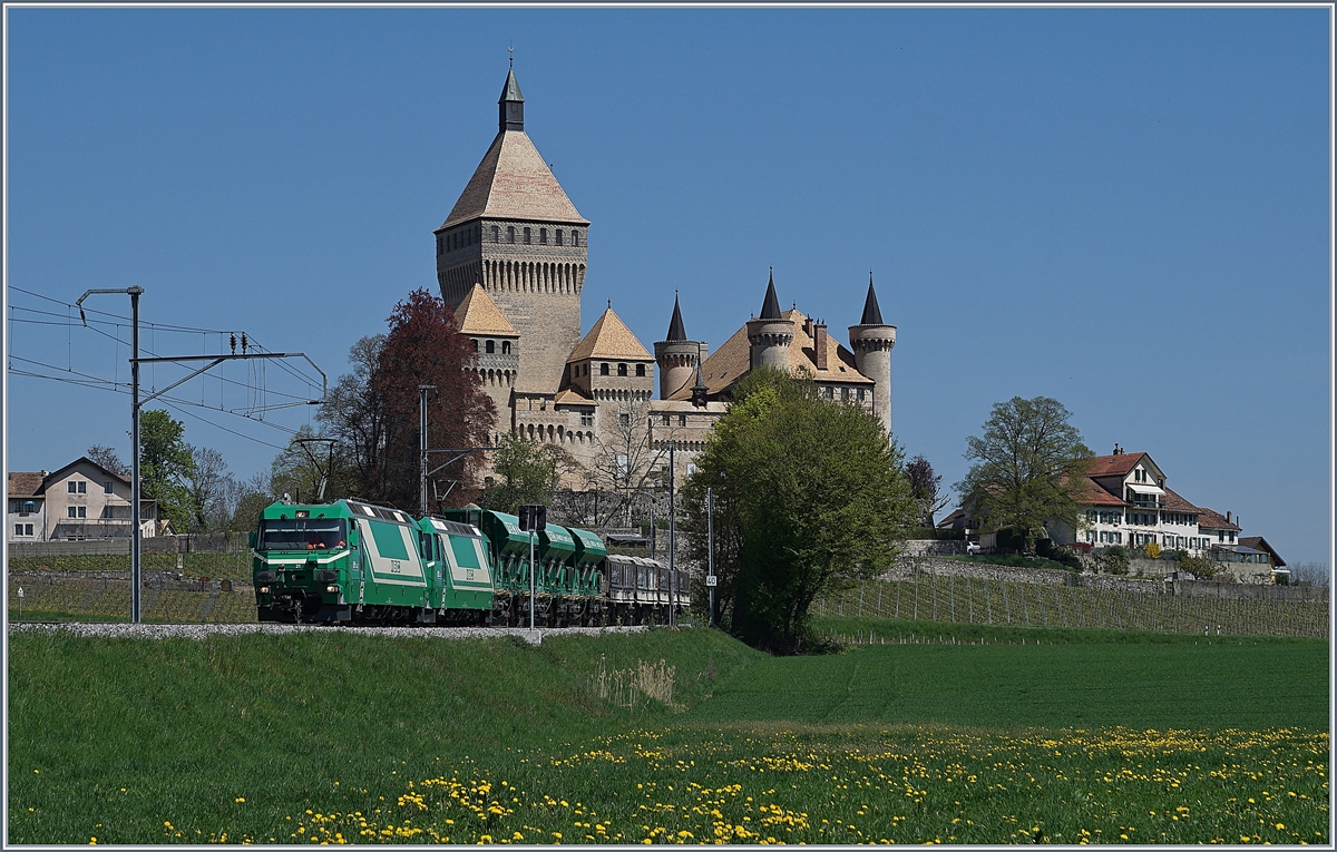 The BAM Ge 4/4 21 and 22 with his Cargo Train to Gland von the way to Morges by the Castle of Vufflens. 
19.04.2018