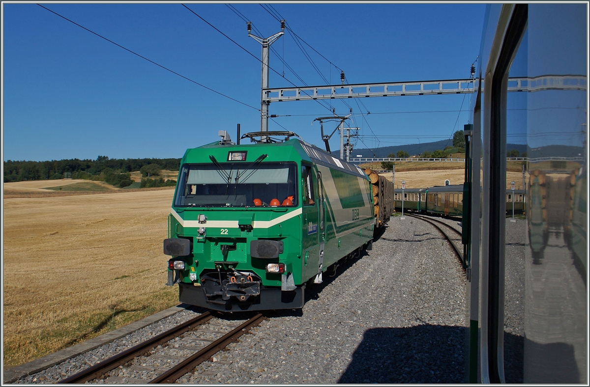 The BAM Ge 4/4 22 wiht an Cargo Trian in Apples.
21.07.2015