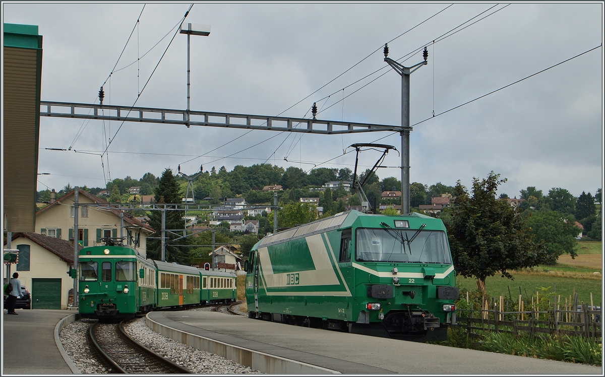The BAM Ge 4/4 N° 21 and a locla train in Yens.
03.07.2014