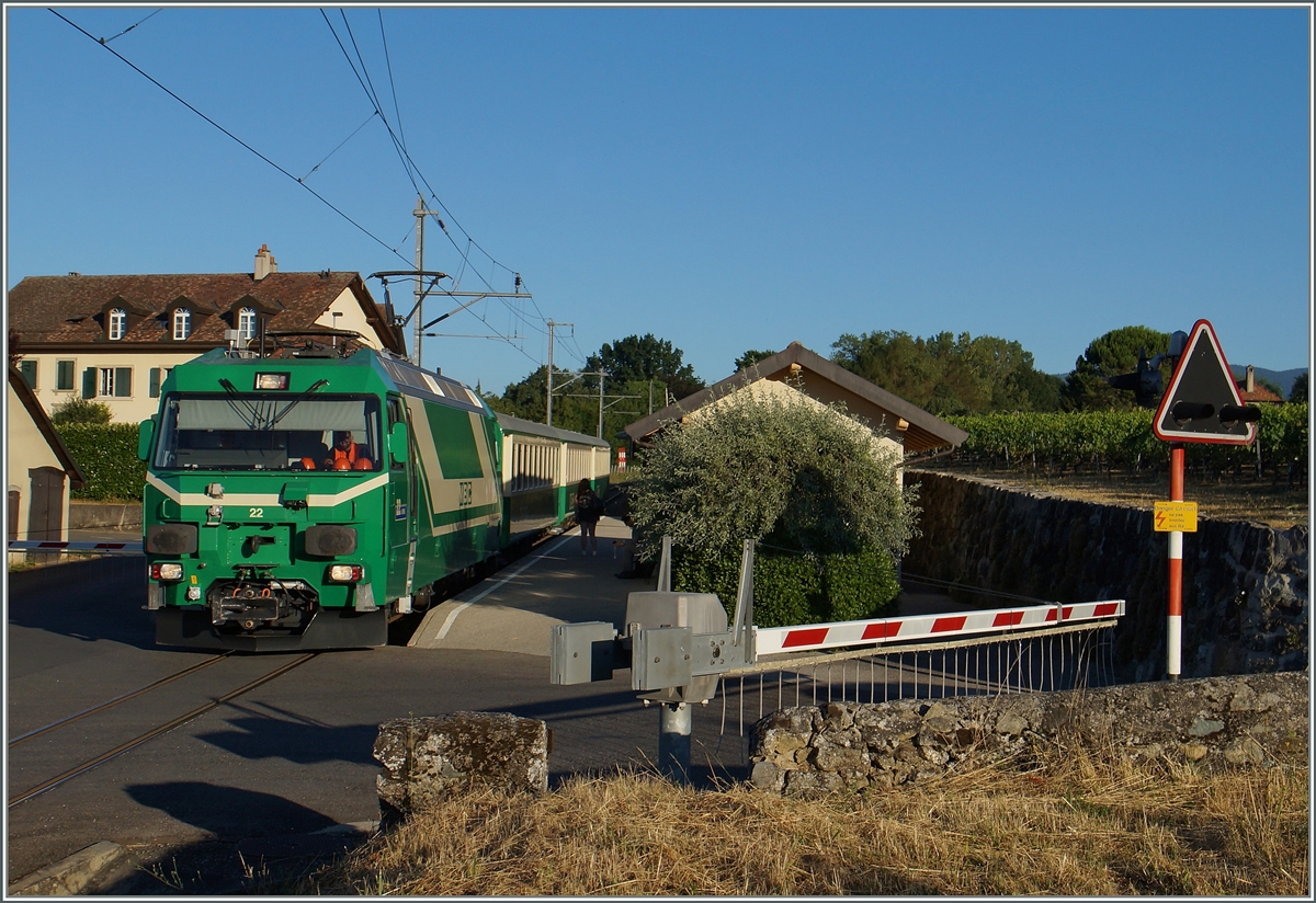 The BAM Ge 4/4 with his local train 105 in Vufflens le Château.
21.07.2015