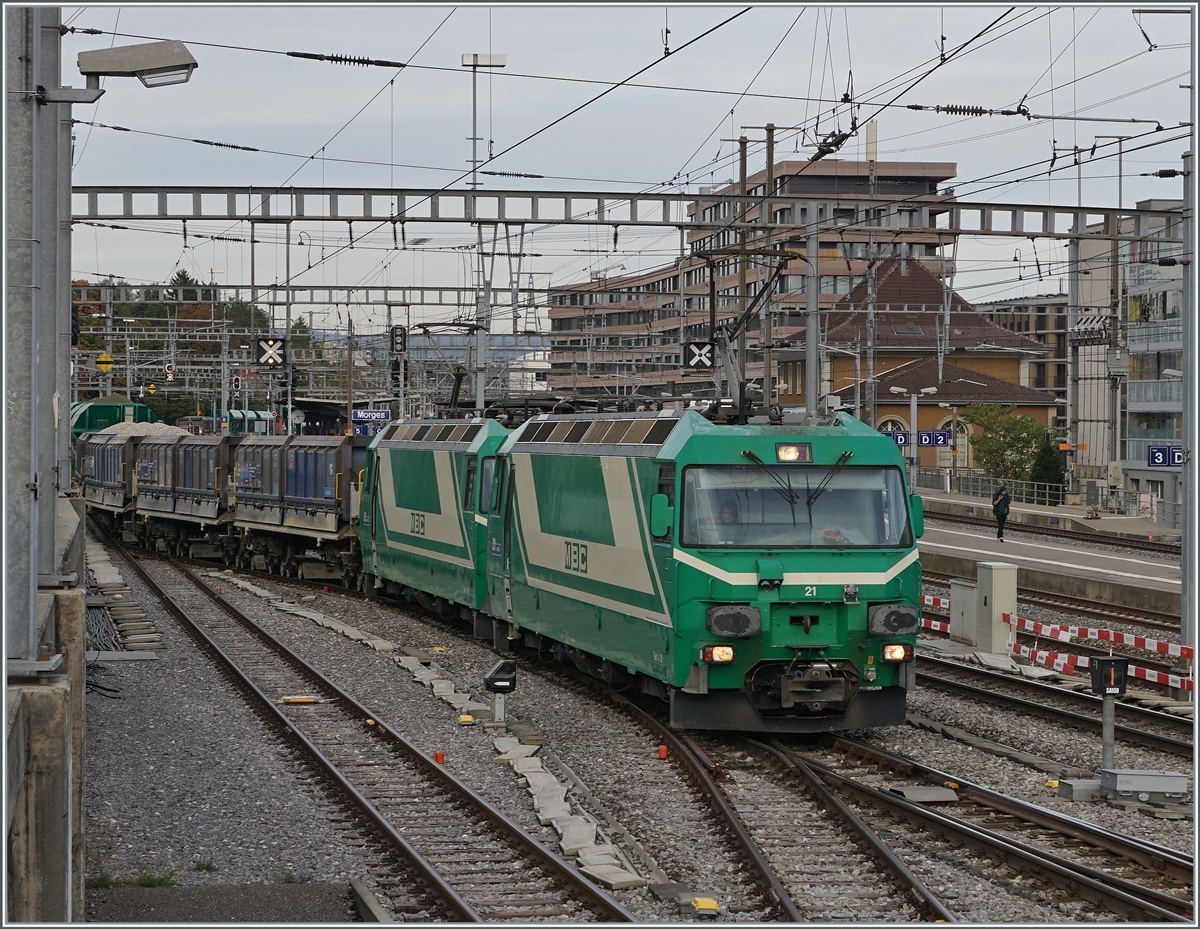 The BAM MBC Ge 4/4 21 and 22 with a Cargo train in Morges.

18.10.2021