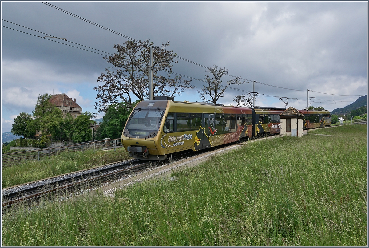 The Be 4/4  Lenker Pendel , which are not very suitable for the long routes Zweisimmen - Montreux, are not seen very often in the Montreux region, as here at Châtelard VD. 
 
June 5, 2020