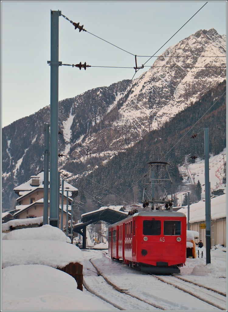 The Beh 4/4 N° 45 with his Bt the  Mer de Glace  Chamonix Station.
10.02.2015