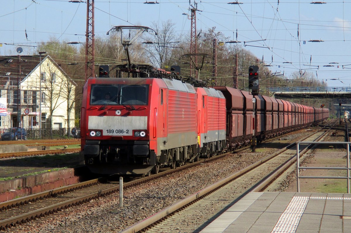 The benefits of fast-shooting options on your camera, part 1: iron ore train headed by 189 086 speeds through Dillingen (Saar) on 28 March 2017.