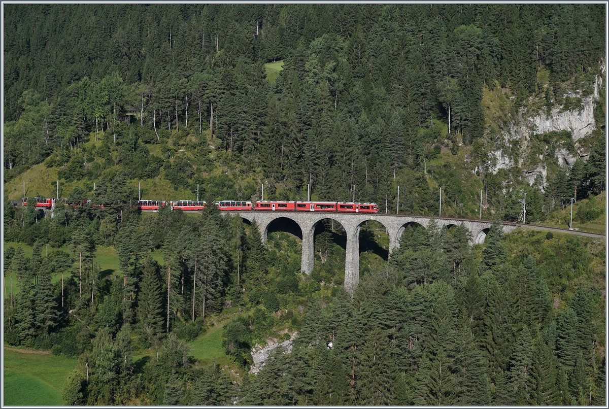 The Bernian Express from Chur to Tirano near Filisur. 

12.09.2016