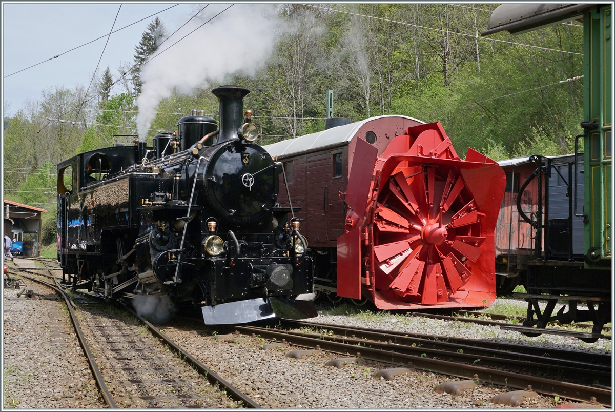 The BFD HG 3/4 3 and the Xrot 1052 in Chaulin. 

06.05.2023