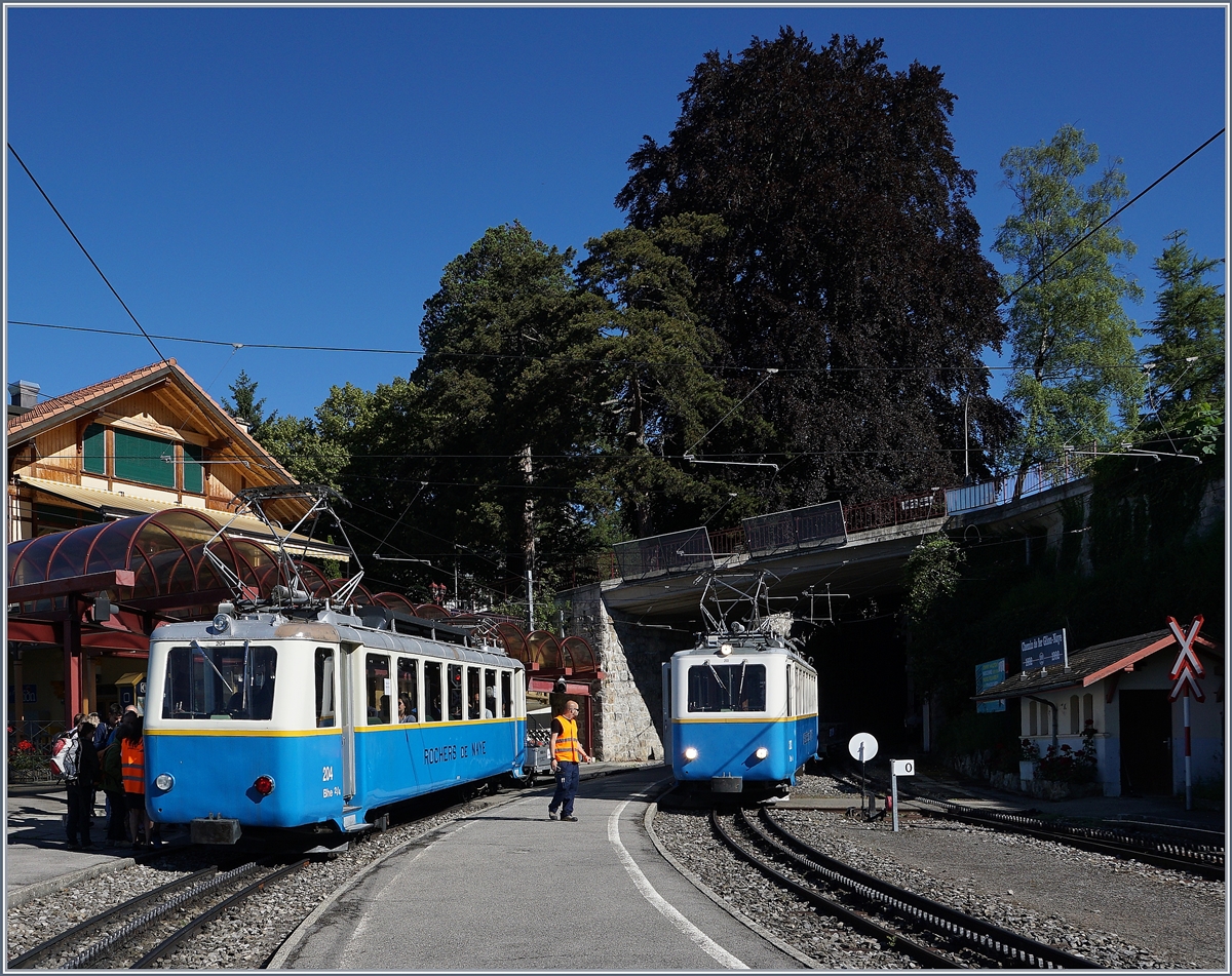 The Bhe 2/4 204 and 203 in Glion. 
03.07.2016