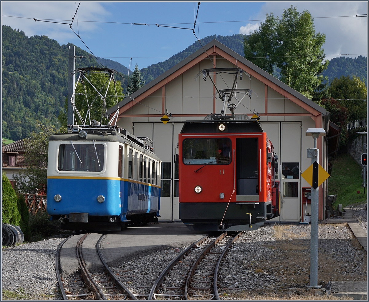 The Bhe 2/4 207 and  the  Hme 2/2 11 by the Glion Depot. 
16.09.2017