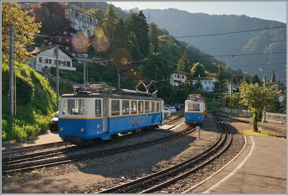 The Bhe 2/4 207 end 203 in Glion.
28.06.2016