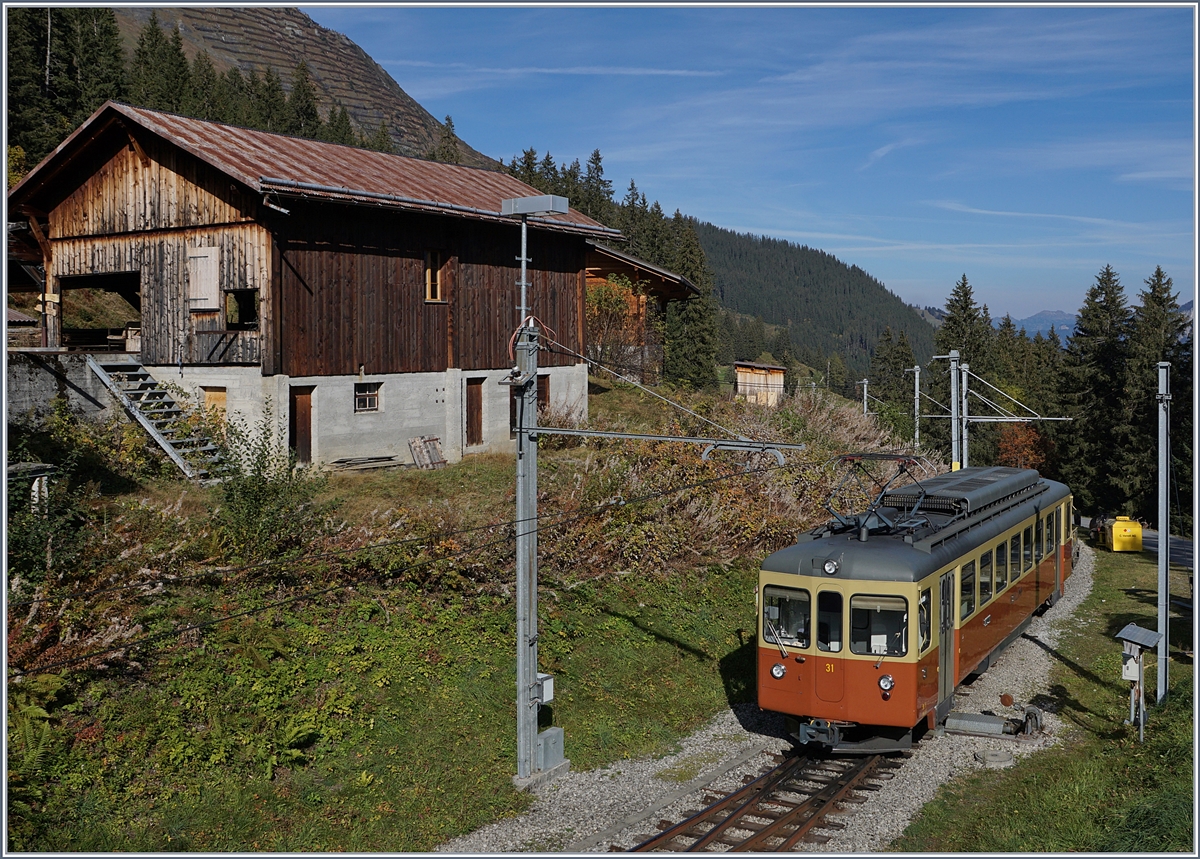 The BLM Be 4/4 31 Lisi is leaving the Winteregg Station on the way to Grütschalp.
17.10.2018