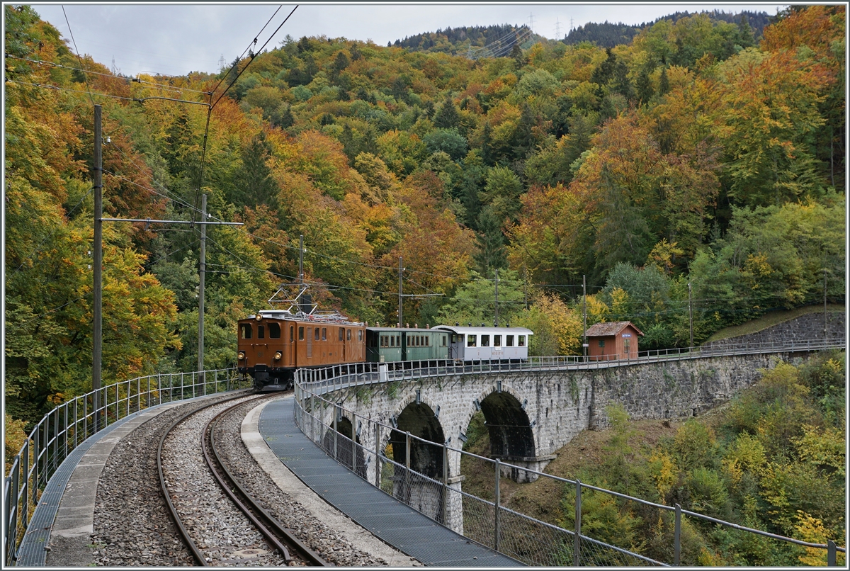 The Blonay Chamby Bernina Bahn Ge 4/4 81 with his train on the way to Blonay on the Baye de Clarnes Viadukt.  

11.10.2020