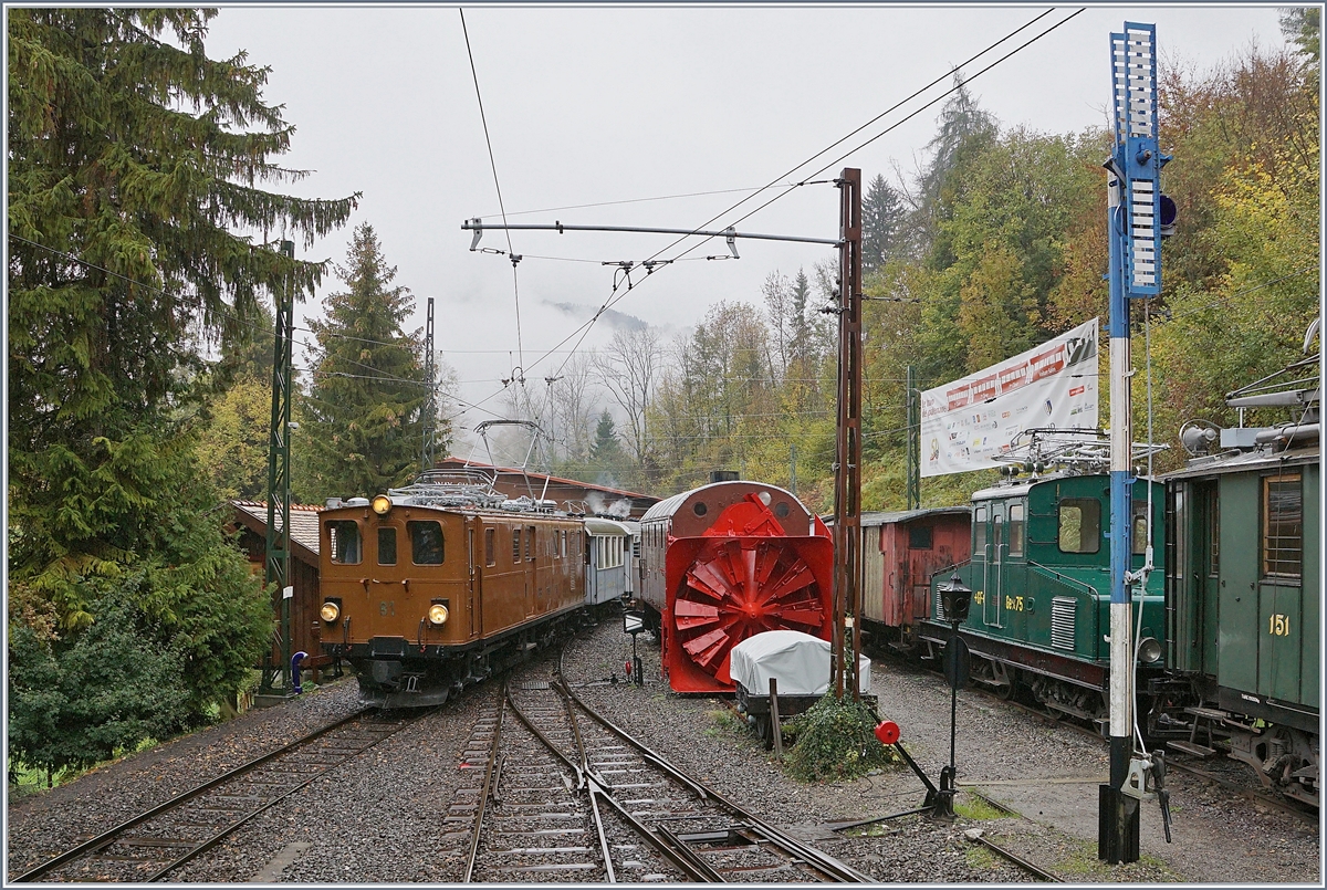 The Blonay-Chamby Bernina Bahn Ge 4/4 81 on the Chaulin Station.

27.10.2018