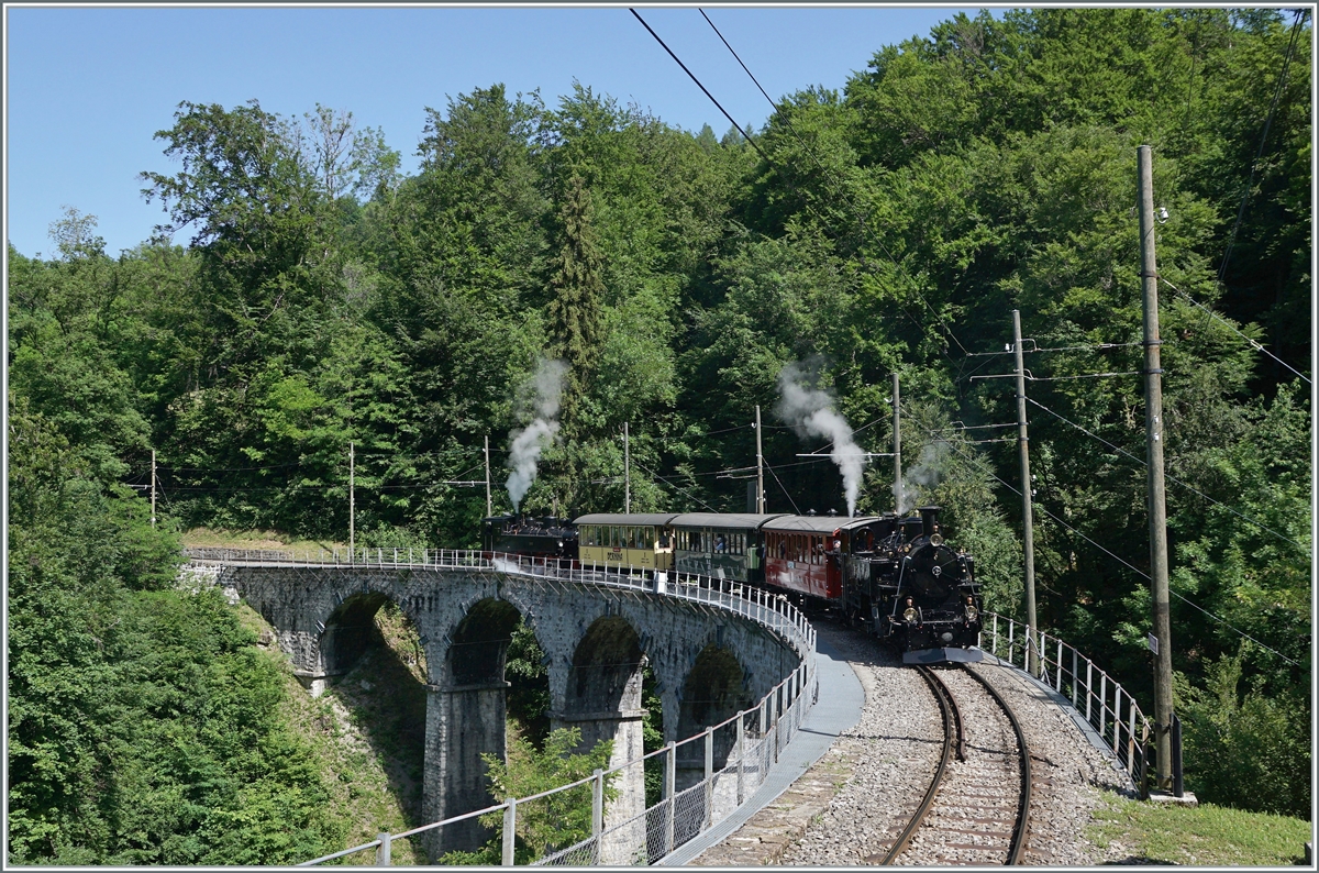 The Blonay Chamby BFD HG 3/4 N° 3 and G 2x 2/2 105 on the way to Blonay on the Bay de Clarens Viaduct. 

04.06.2022