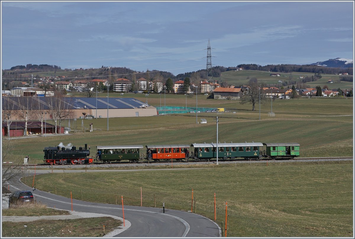 The Blonay-Chamby G 2x 2/2 105 with a Special service on the way to Palézeiux near Bossonnens. 

03.03.2019