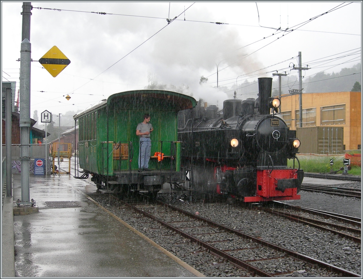 The Blonay-Chamby G 2x 2/2 105 by a heavy rain in Blonay. 

25.07.2021