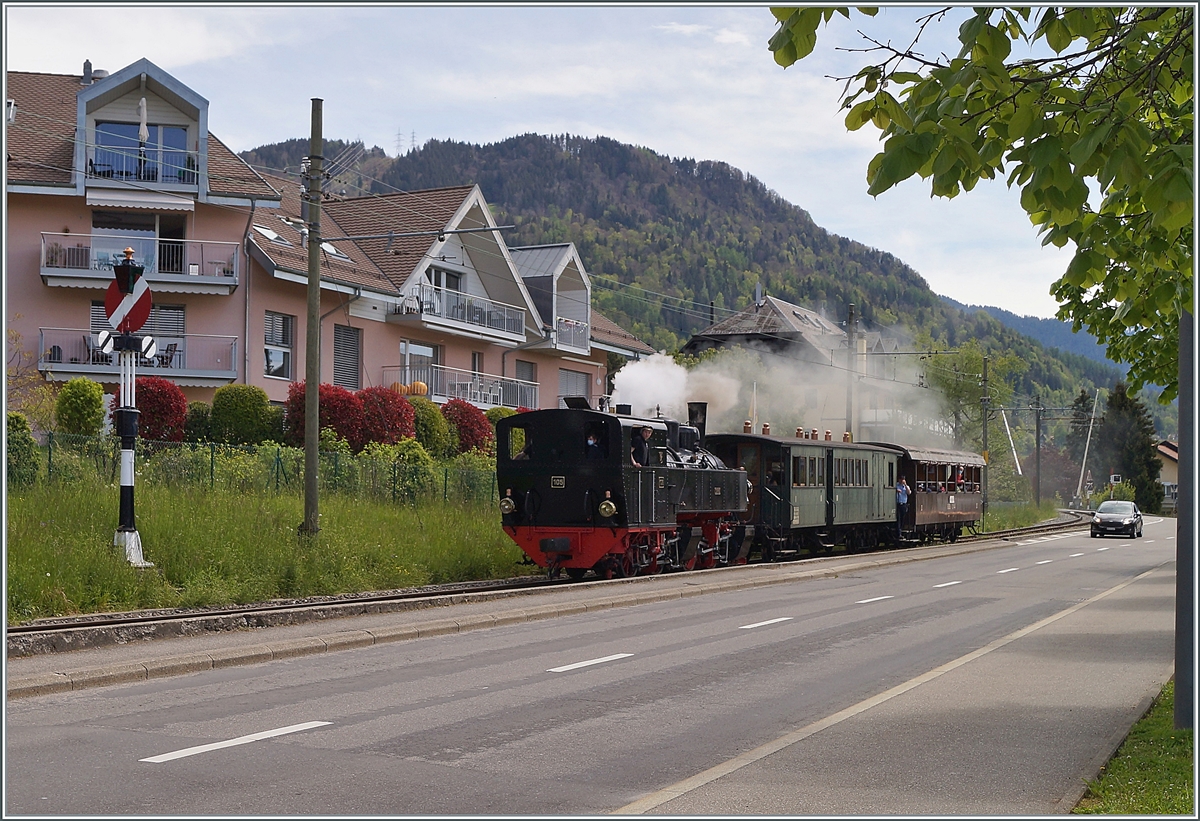 The Blonay-Chamby G 2x 2/2 105 is arriving at Blonay. 

09.05.2021