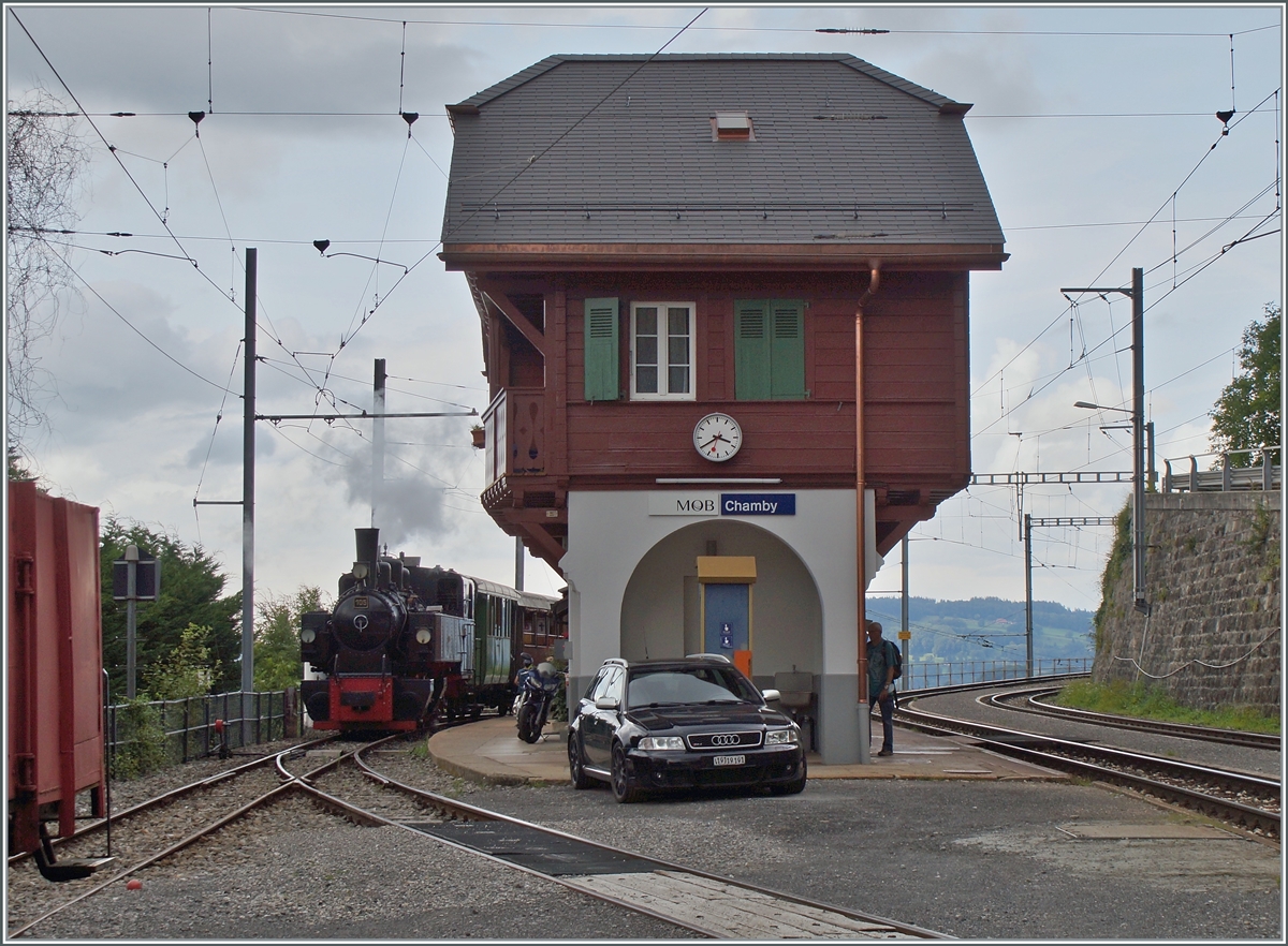 The Blonay-Chamby G 2x 2/2 105 wiht his service by his stop in Chamby. 

22.08.2021