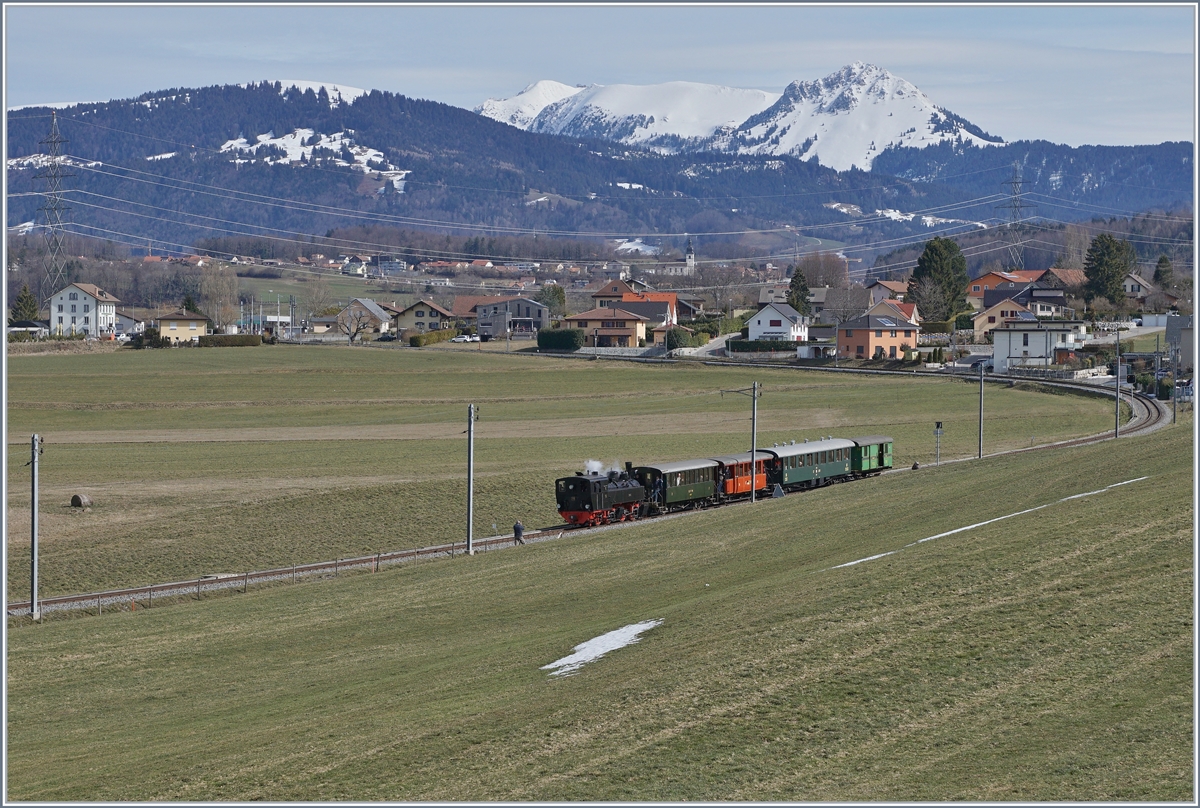 The Blonay Chamby G 2x 2/2 105 near Bossennes on the way to Palézieux.
03.03.2019 