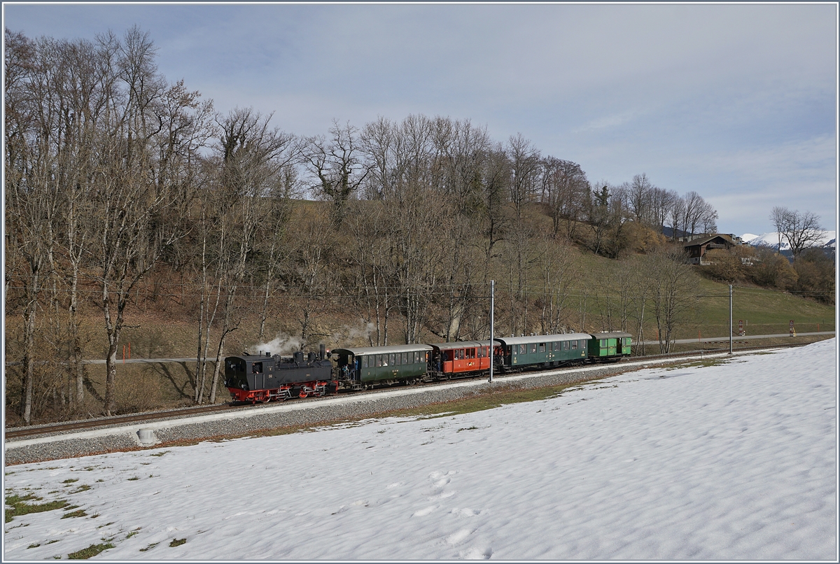The Blonay Chamby G 2x 2/2 105 near Remaufens on the way to Palézieux.

03.03.2019

