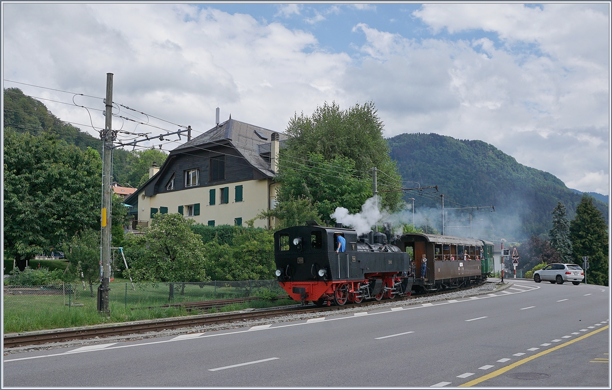 The Blonay Chamby G 2x 2/2 105 with his service from Chaulin is shortly arriving at Blonay.

28.06.2020