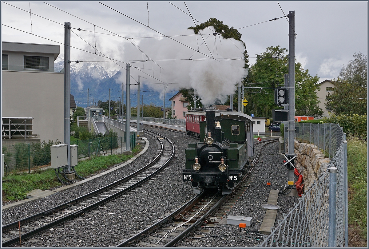 The Blonay-Chamby G 3/3 N° 5 (LEB) and the RhB ABe 4/4 35 wiht the Riviera Belle Epoque Service from Vevey to Chaulin in St Legier Gare. 

27.09.2020