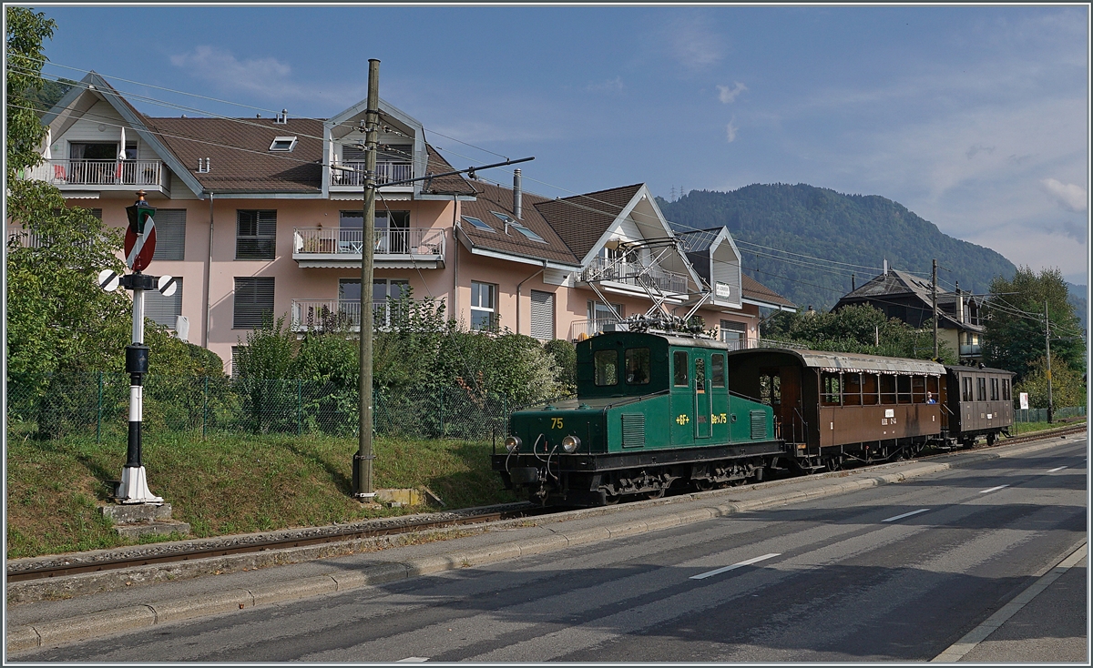 The Blonay-Chamby +GF+ Ge 4/4 75 comming from Chaulin will be shortly arriving at the Blonay Station.

19.09.2020