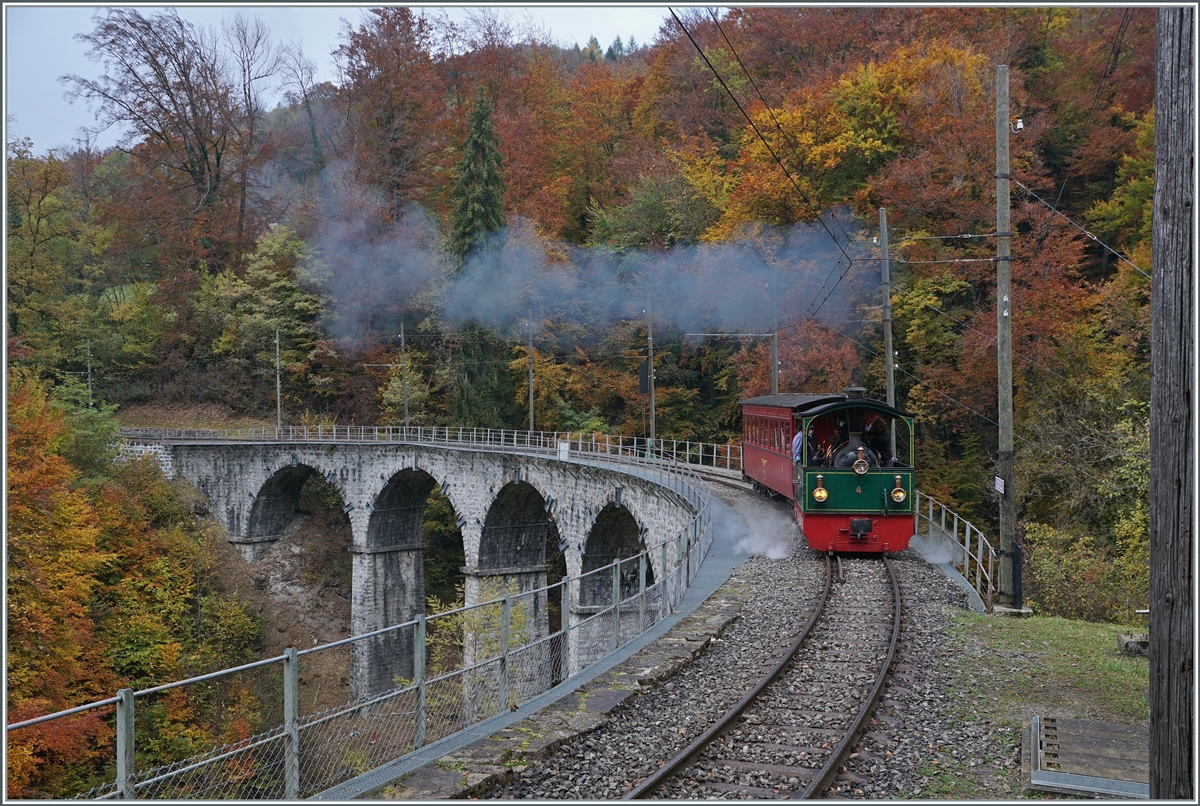 The Blonay-Chamby Railway G 2/2  Rimini  by Vers-chez-Robert on the way to Chaulin.

30.10.2021