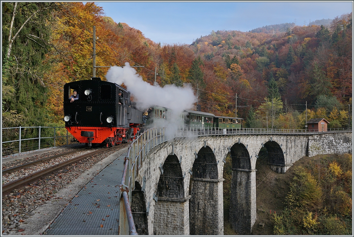 The Blonay Chamby Railway G 2x 2/2 105 comming form Chaulin and on the way to Blonay on the Baye de Clarens Viadukt. 

31.10.2021