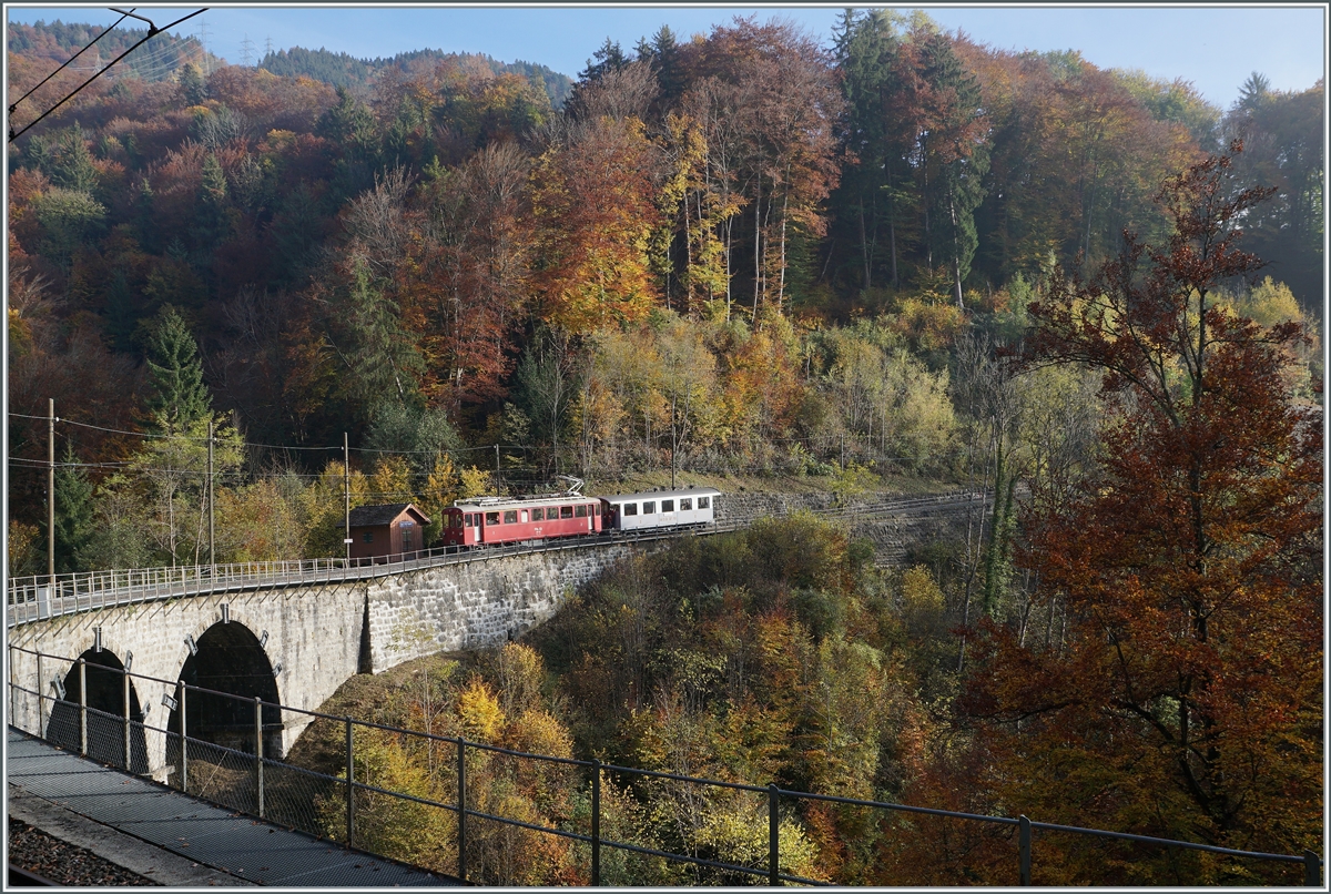 The Blonay Chamby Railway RhB ABe 4/4 I N° 35 comming form Chaulin and on the way to Vevey Chaulin by Vers chez Robert.

31.10.2021