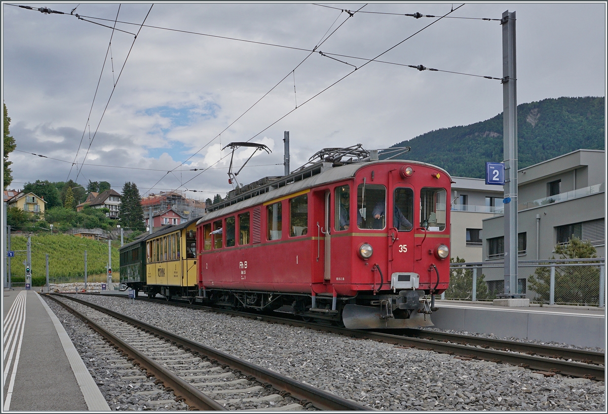 The Blonay-Chamby RhB ABe 4/4 35 wiht RhB As 2and RhB AB 2 in St-Légier Gare. 

05.06.2022